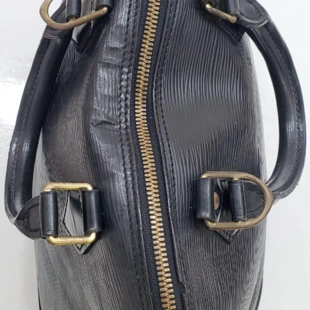 Elegant Black Leather Handbag
